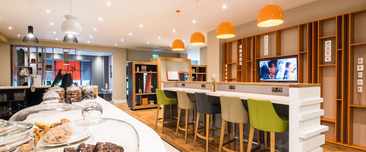 Holiday Inn Rotherham - Sheffield open lobby